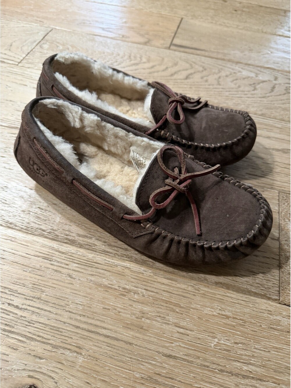 UGG Dakota Espresso Brown Sheepskin Lined Moccasin Slippers Women’s Size 8